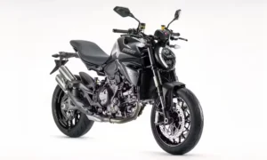 Perfil lateral completo da Ducati Monster Dark 2027 em cor preta fosca