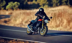 Kawasaki Z900RS 2027 chega com motor de 115 cv e visual clássico