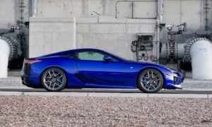 Lexus LFA 2012 com 748 milhas bate recorde e é vendido por US$ 1,81 milhão em leilão