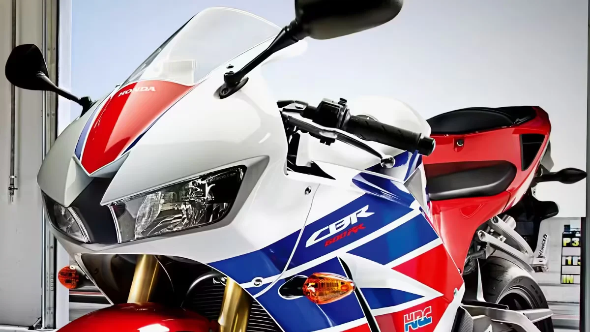 As 10 Motos Esportivas Clássicas do Futuro que Vale a Pena Conhecer Hoje - MV Agusta Superveloce 800