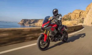 Por que motociclistas experientes preferem viagens solo: os fatores práticos da pilotagem individual